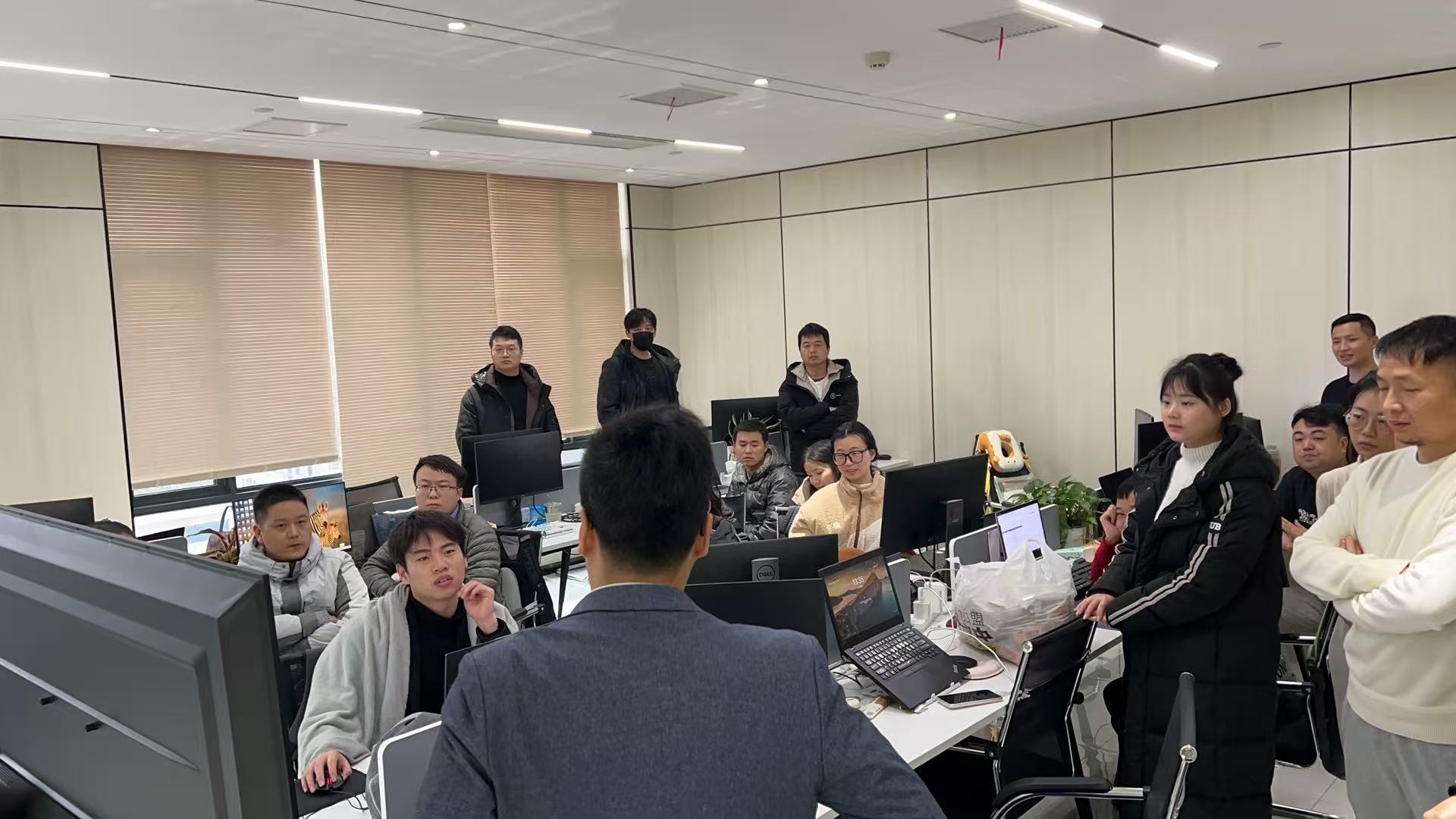 业务交流与现场协作